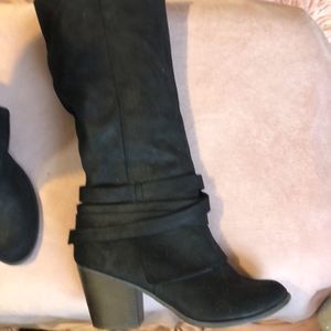 Fergalicious tall black boots by fergie size 10 zipper sides 4in block heel